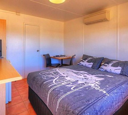Halls Creek Motel Exterior foto