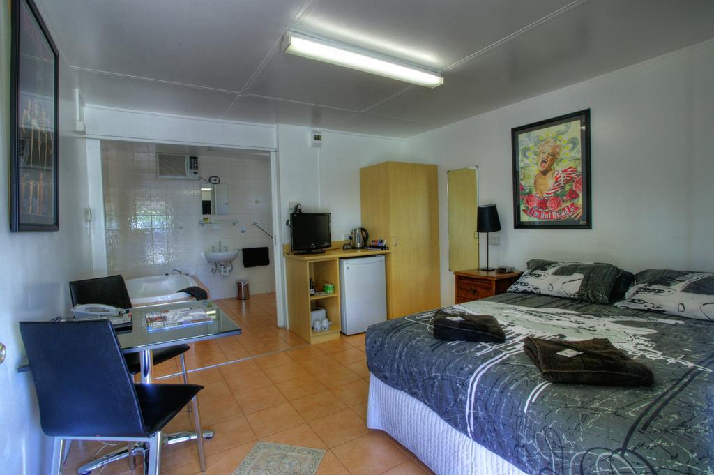 Halls Creek Motel Exterior foto