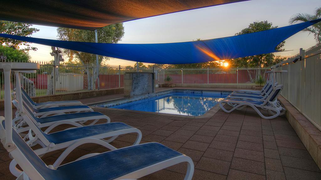 Halls Creek Motel Exterior foto