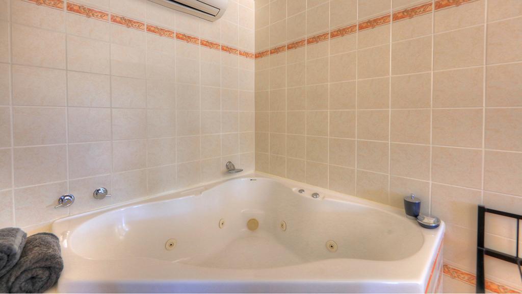 Halls Creek Motel Habitación foto